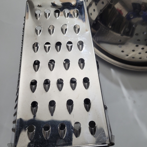 6 sided stainless steel grater with bonus drainer - Picture 10 of 10